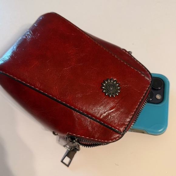 Women’s Soft Mobile Mini Phone Bag Vertical Style Removable Crossbody Strap Red - Picture 4 of 13